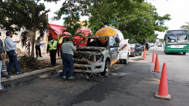 Pipa cargada con gas arde en llamas en Las Américas