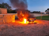 Arde camioneta en la Um&aacute;n-Kinchil