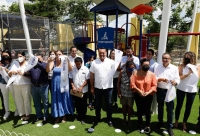 Entrega Renán Barrera obras en parque de Oncán