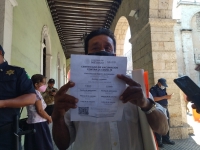 Adultos mayores piden regresar a  trabajar de "cerillitos"