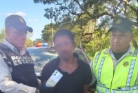 Arrestan a hombre por robar en paradero del Va y Ven