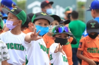 Abanderan a selecciones yucatecas de béisbol