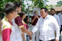 Entrega “Huacho” apoyos al Cobay