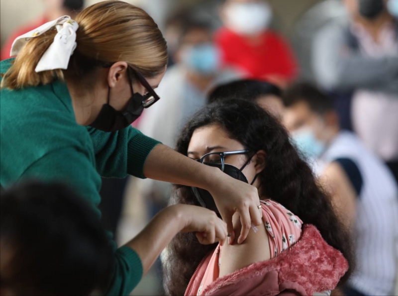 Vacuna de refuerzo para docentes, del 12 al 15 de enero