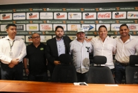 Presenta Leones a su nuevo manager