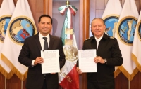 Firma Vila convenio con titular de la Semar