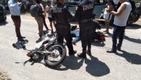 Muere motociclista tras ser arrollado por tractocamión 
