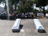 Jubilados de Pemex protestan contra AMLO 