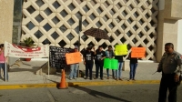 Maestros protestan contra Rolando Zapata Bello