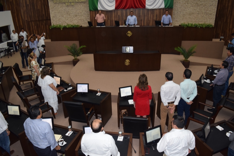 Minuto de silencio en Congreso en honor de Benito Rosel