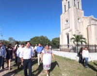 Entrega gobierno rehabilitación de Iglesia en Xcunyá