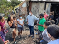 Alcalde atiende a familias de colonias afectadas por incendios