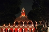 Iluminan Palacio Municipal y Monumento a la Patria por Día contra el Sida