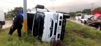 Dormita al volante y se vuelca en la Mérida-Umán