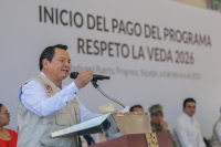 D&iacute;az Mena entrega apoyos econ&oacute;micos a pescadores