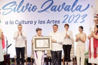 Recibe Piedad Peniche Rivero la medalla “Silvio Zavala”