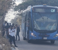 Conductora de Va y Ven deja tirados a pasajeros