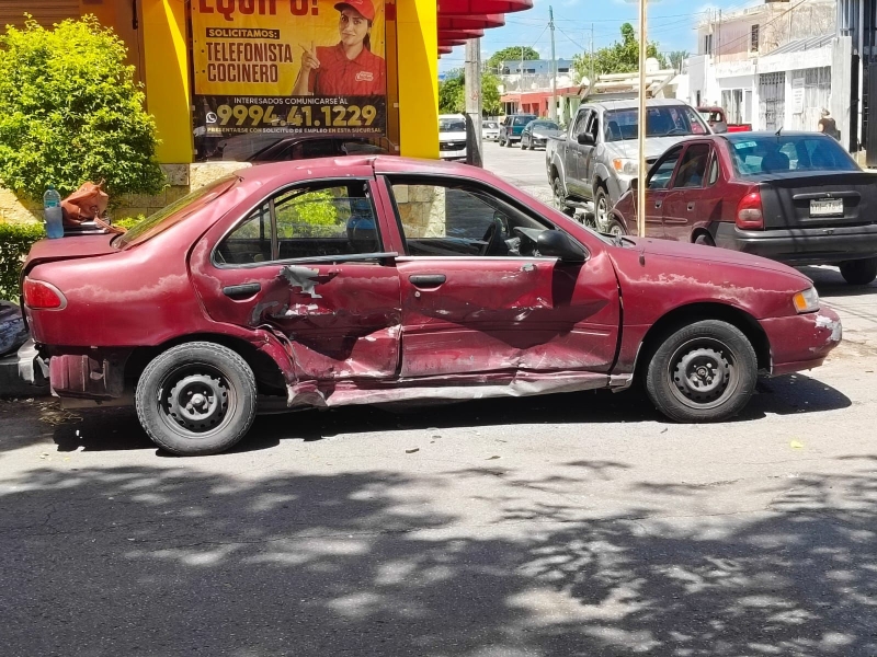 Choque en la Alemán deja daños materiales