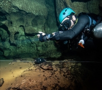 Descubren en Kaua la gruta más extensa del Estado