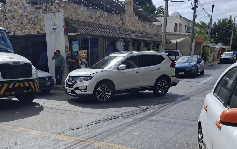 Siniestro vial deja daños materiales