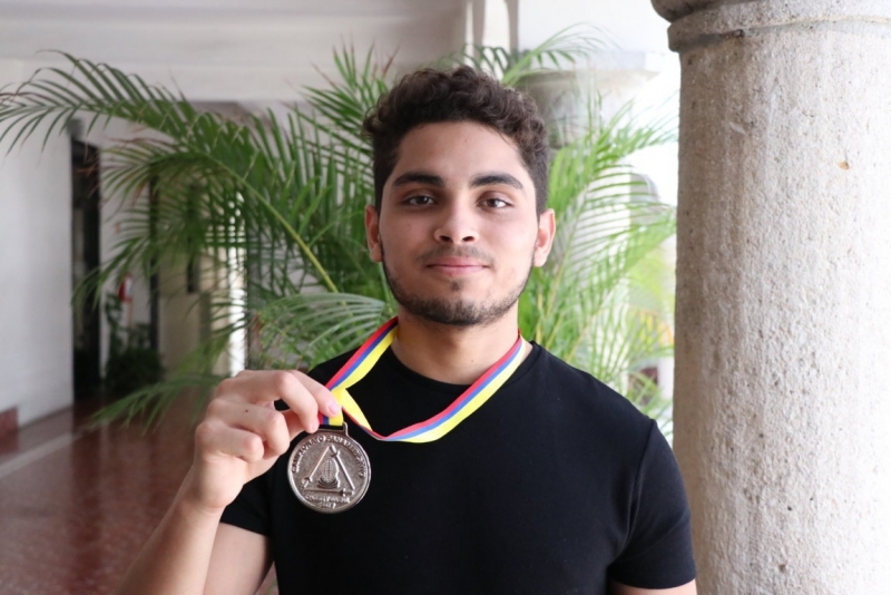 Estudiante de la UADY gana plata en Panamericano de esgrima