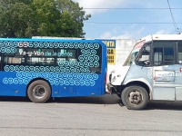 Chocan camiones de transporte público