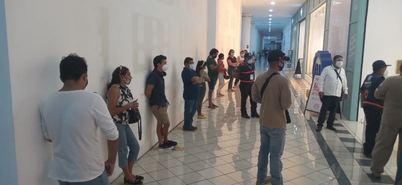 Procivy cierra local en plaza comercial por aglomerar personas