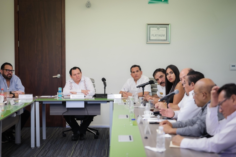 Díaz Mena y hoteleros buscan solución de movilidad en Paseo de Montejo