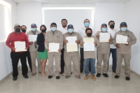 Fontaneros y conserjes de la Japay reciben certificados de primaria y secundaria
