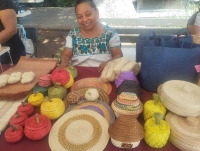 Artesanas yucatecas llevan su talento a la Plaza Grande