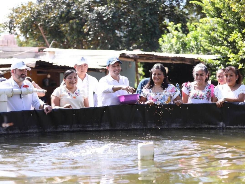 Vila Dosal realiza gira de trabajo por Kantunil