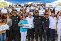 Entrega  Vila Dosal becas económicas a hijos de policías