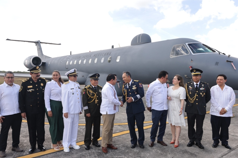 Preside "Huacho" el 110 aniversario de la Fuerza Aérea en Yucatán