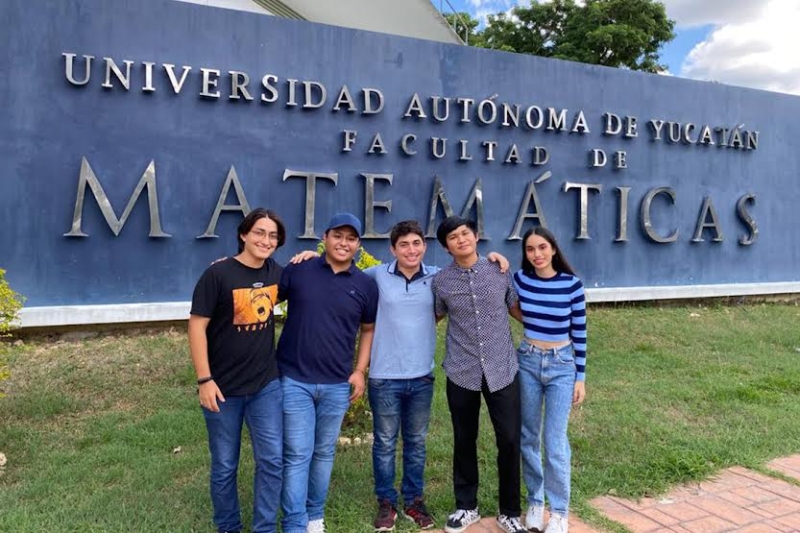 Triunfan estudiantes de la UADY en Hackathon Nacional