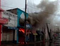 Arde local en el centro de Mérida 