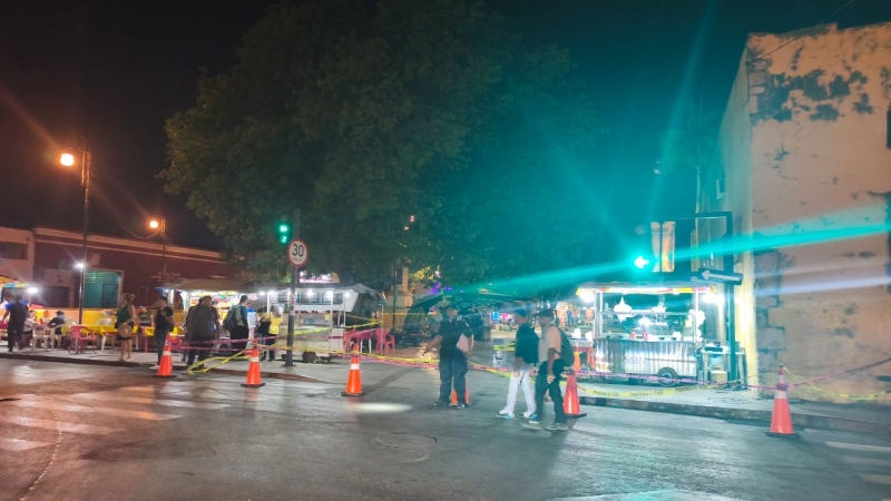 Hombre lesiona a taquero y policía en el parque de San Juan