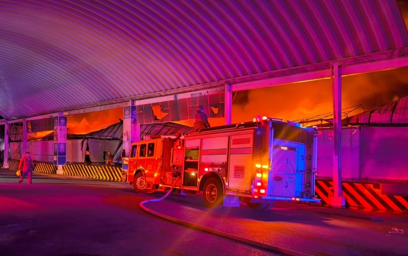 Fuego devora Telebodega de Periférico
