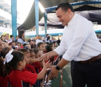 Fortalece alcalde becas académicas a estudiantes meridanos