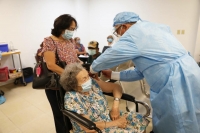 Inicia vacunación de adultos mayores en Temozón, Progreso y Tixkokob