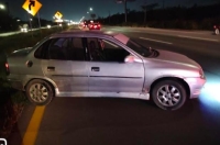 Atropella a pareja y huye