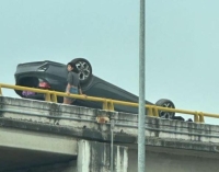 Carambola en el Periférico deja daños materiales