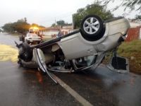 Joven conductora sufre siniestro vial 