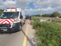 Camioneta sale de la carretera en la Mérida-Progreso