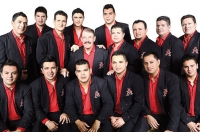 La Arrolladora Banda El Limón y fuegos artificiales en primer “grito” de Vila Dosal