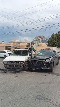 Choque en Vergel 3 deja da&ntilde;os materiales