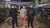 Roban mototaxi en el centro de Um&aacute;n