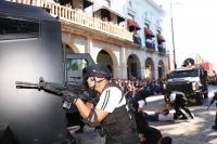 Yucatecos disfrutan el desfile cívico del aniversario de la Revolución Mexicana