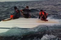 Rescatan a tres náufragos en costas de Progreso