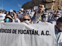 Médicos  que  continúan sin ser vacunados se manifiestan en Mérida