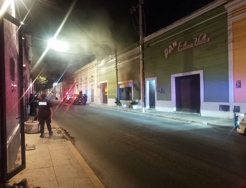 Incendio devora panadería
